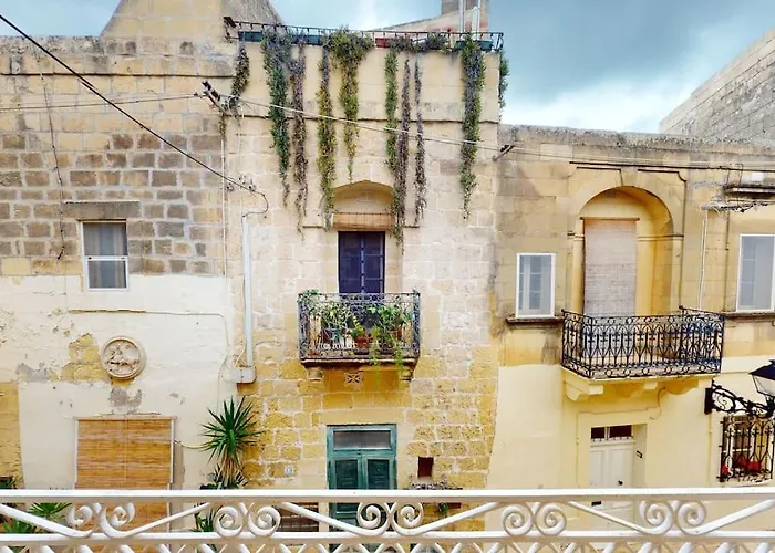 Narrow Street Suite